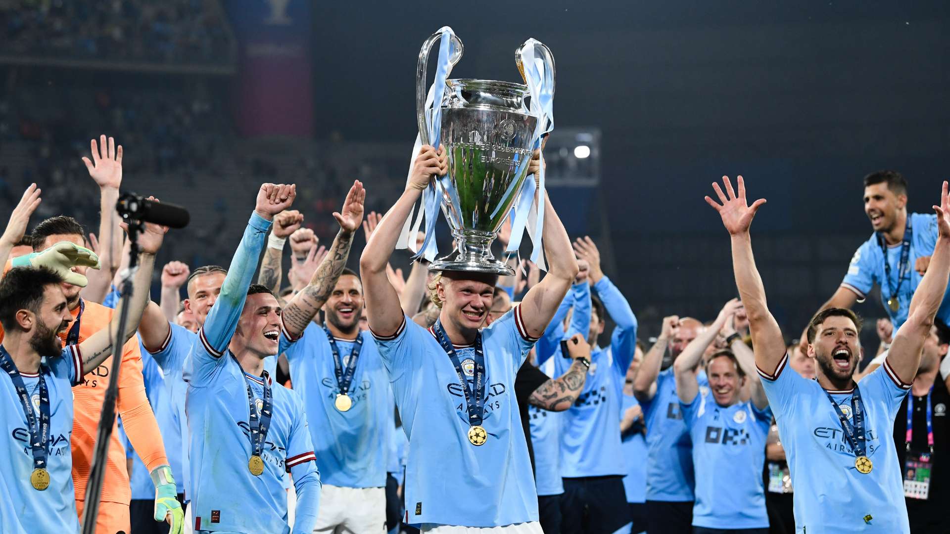 发了广泛讨 发了广泛讨